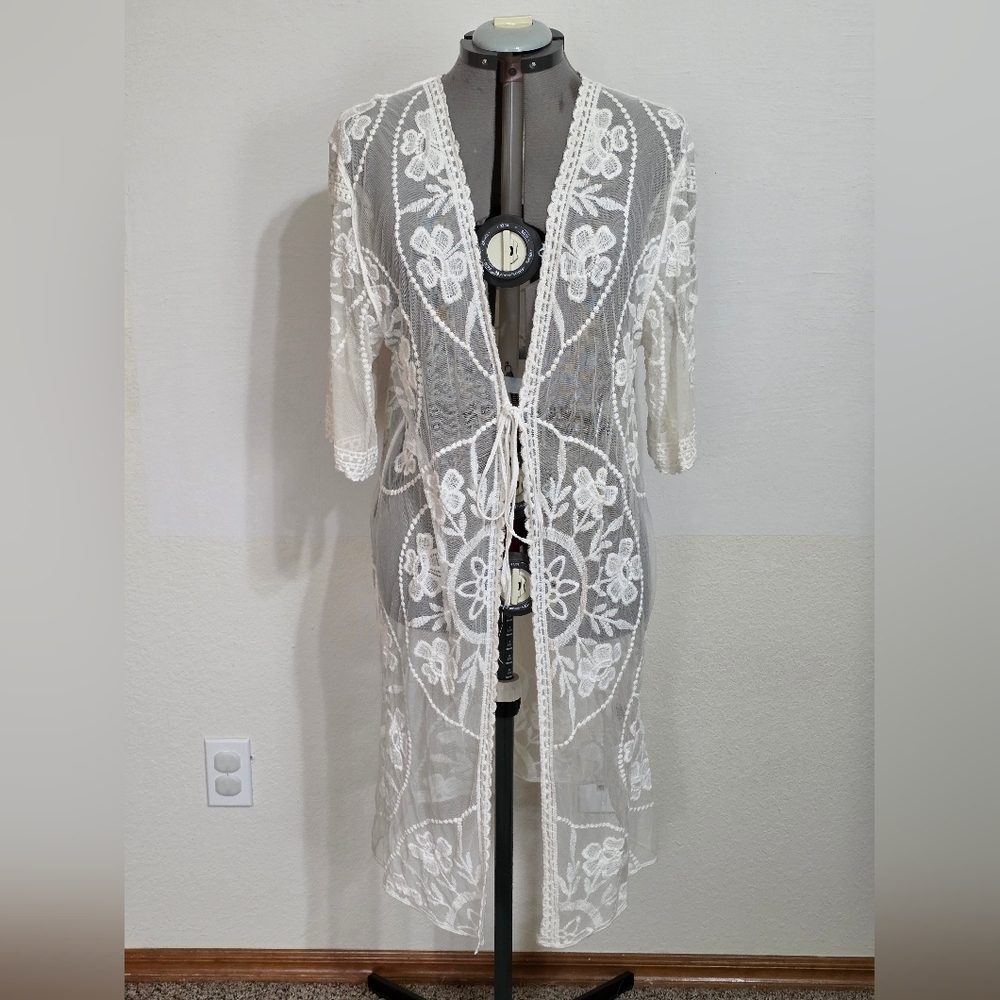 Entro Cream Lace Overlay